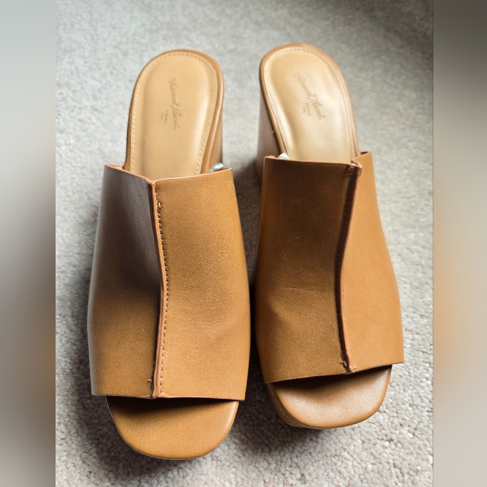 Universal Thread platform clogs